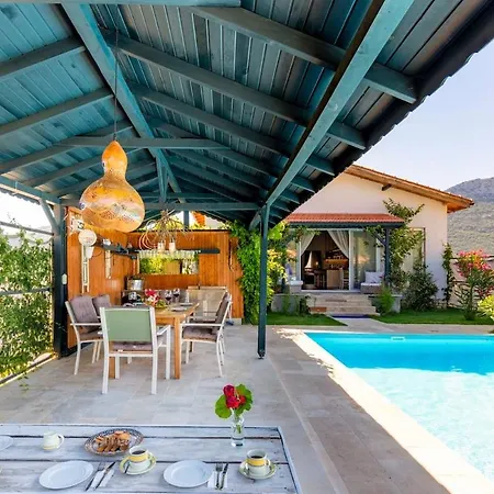 Spacious With Pool & Veranda, Nature Retreat *