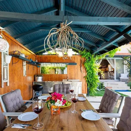 Spacious With Pool & Veranda, Nature Retreat Holiday home