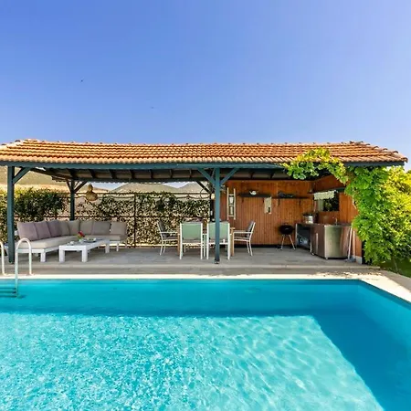 Spacious With Pool & Veranda, Nature Retreat Holiday home Kas
