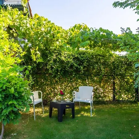 Spacious With Pool & Veranda, Nature Retreat Tatil Evi *