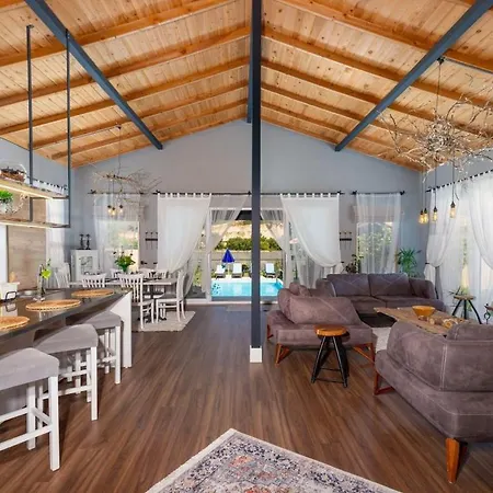 Spacious With Pool & Veranda, Nature Retreat Kaş