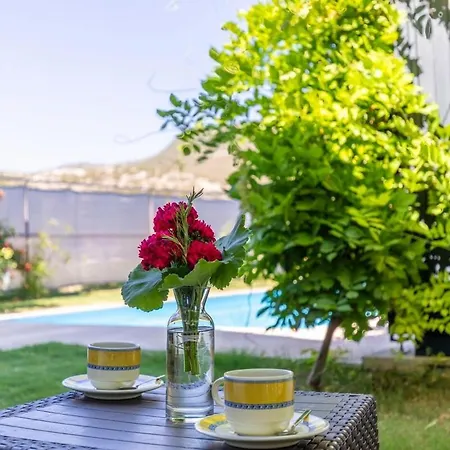 Tatil Evi Spacious With Pool & Veranda, Nature Retreat *